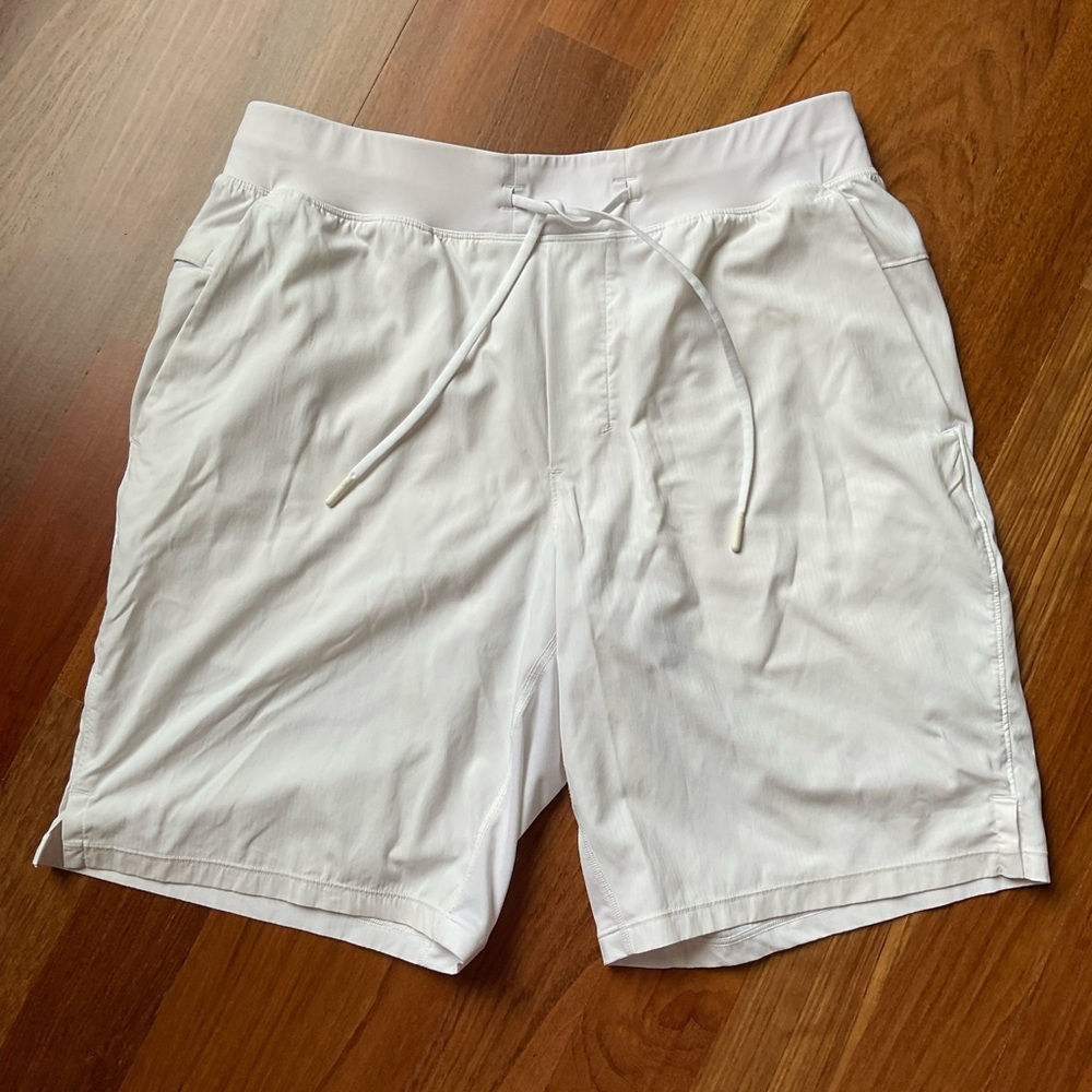Men’s lululemon lined 9” Shorts